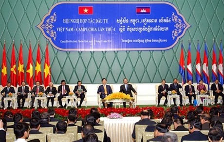 Le Premier Ministre Nguyen Tan Dung poursuit sa visite au Cambodge - ảnh 1